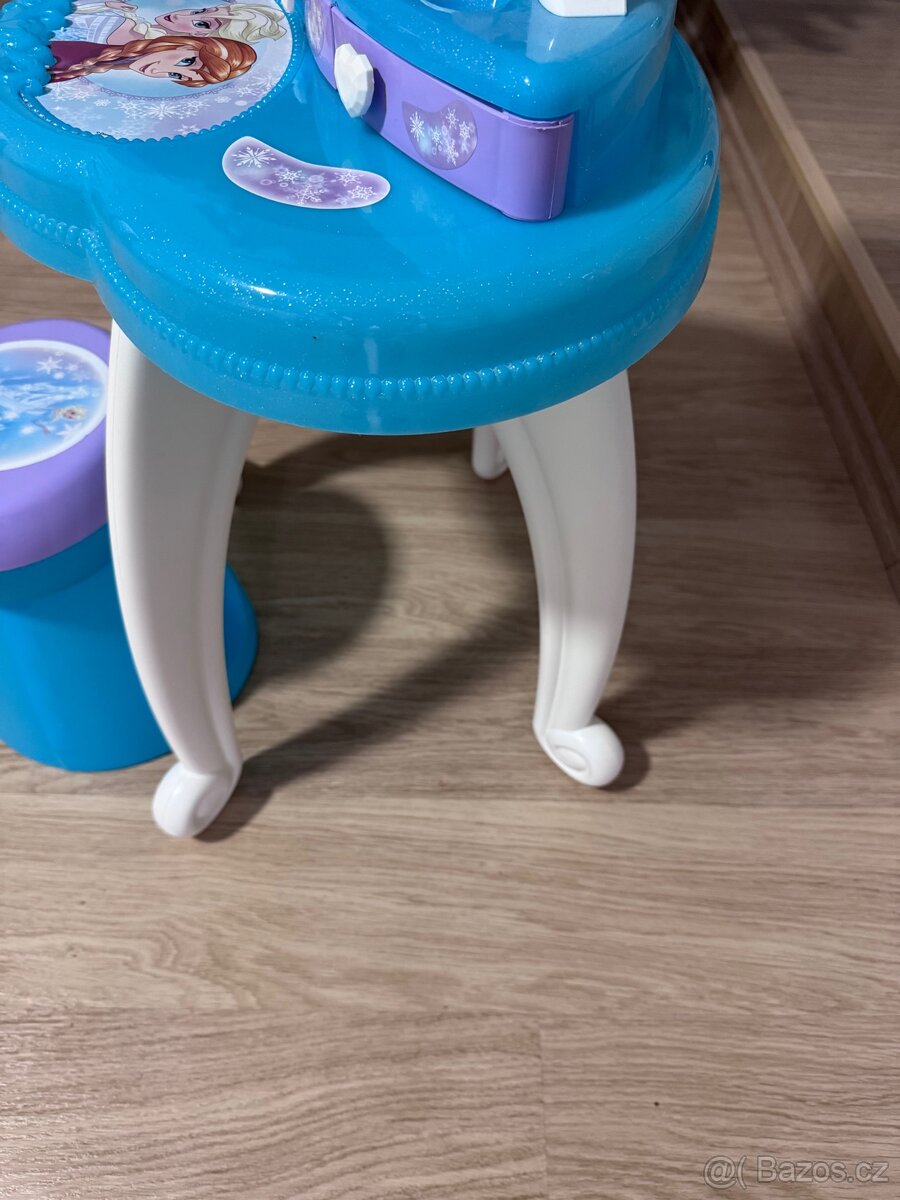Kosmetický stolek “Ledové království” - 2