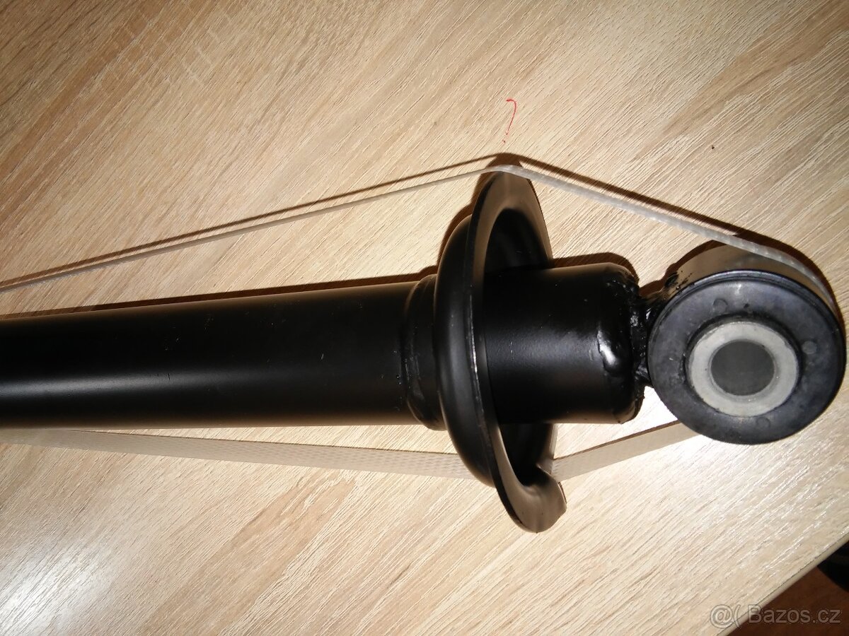 Tlumič pérování Suzuki Samurai. - 2