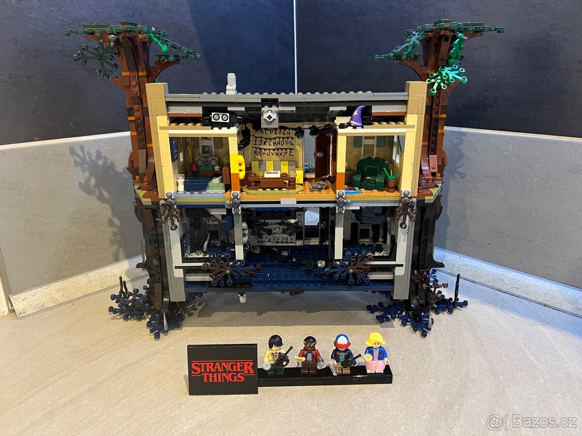 Lego 75810 - Stranger Things - The Upside Down - 2