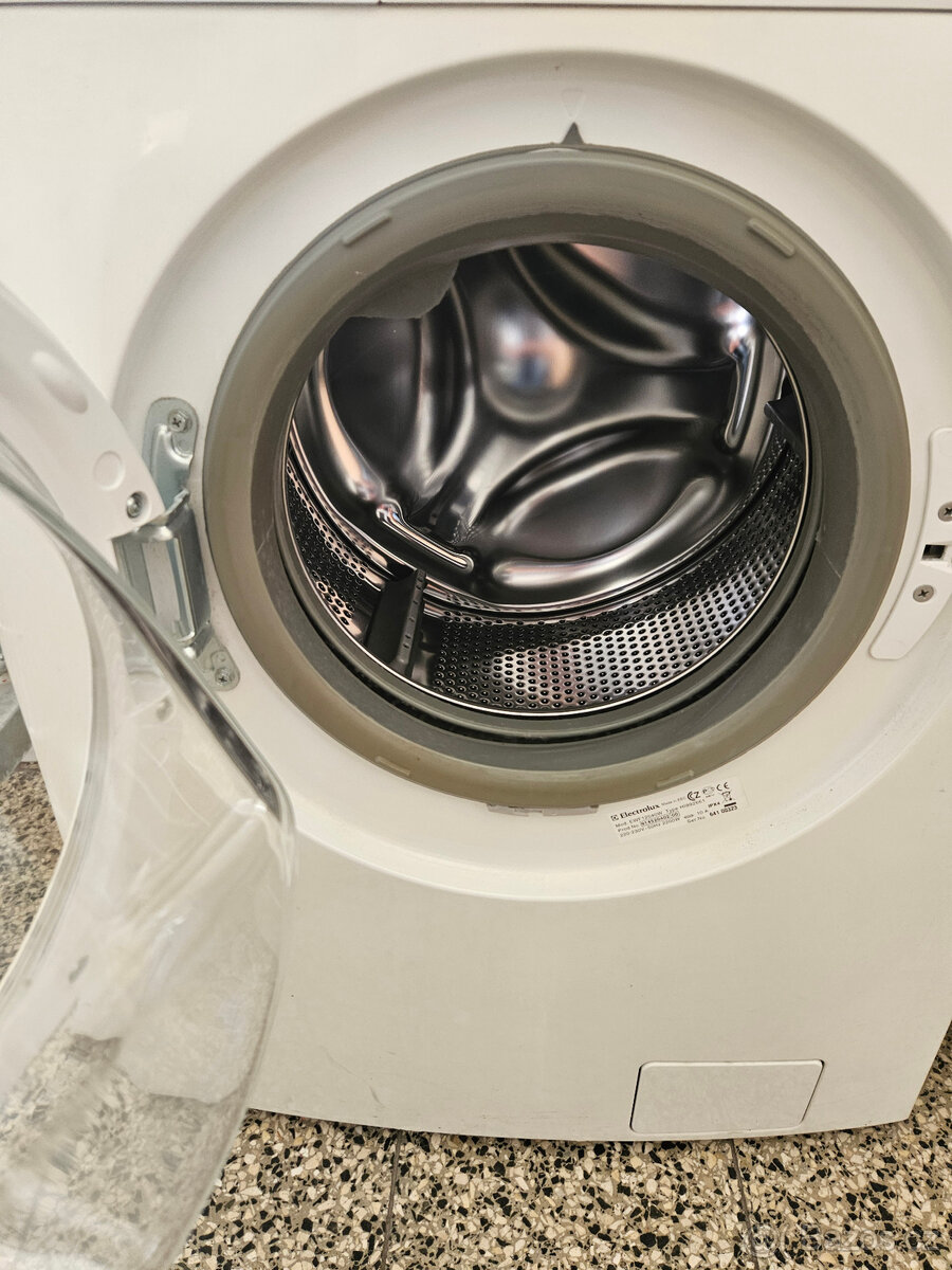Pračka ELECTROLUX, model EWF12040W - 2