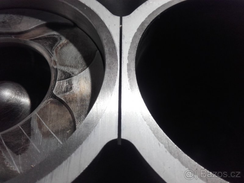 Volvo motor D5 - blok motoru, hlava, vložka válce - 2