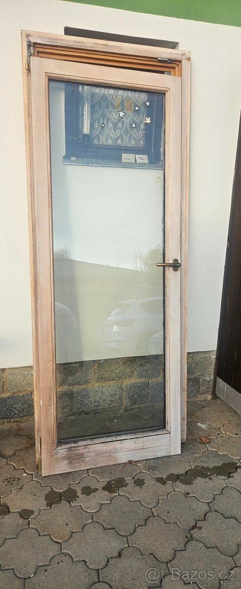 Prodám levé vchodové dveře -starší dřevěné - 2