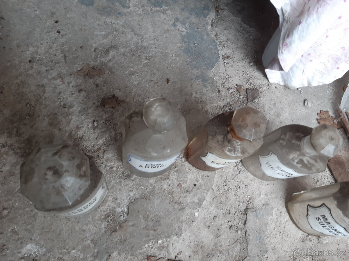 Staré vybavení lékárny - 2