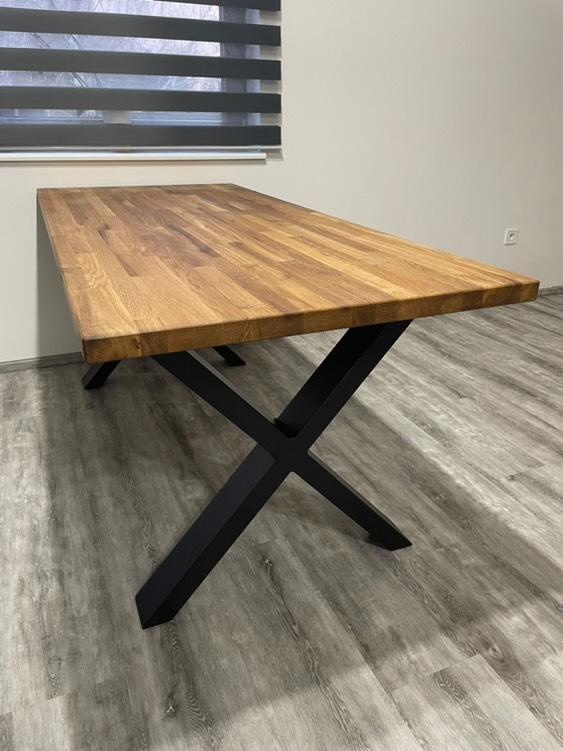 Masivní jídelní dubový stůl - 2