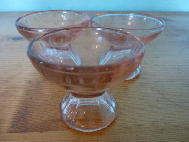 POHÁRKY- RŮŽOVÉ SKLO č.15 - 2