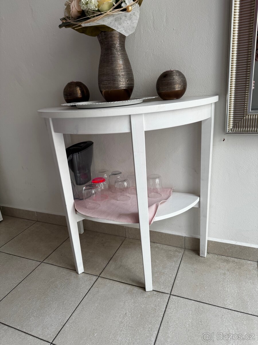 Odkládací stolek - 2
