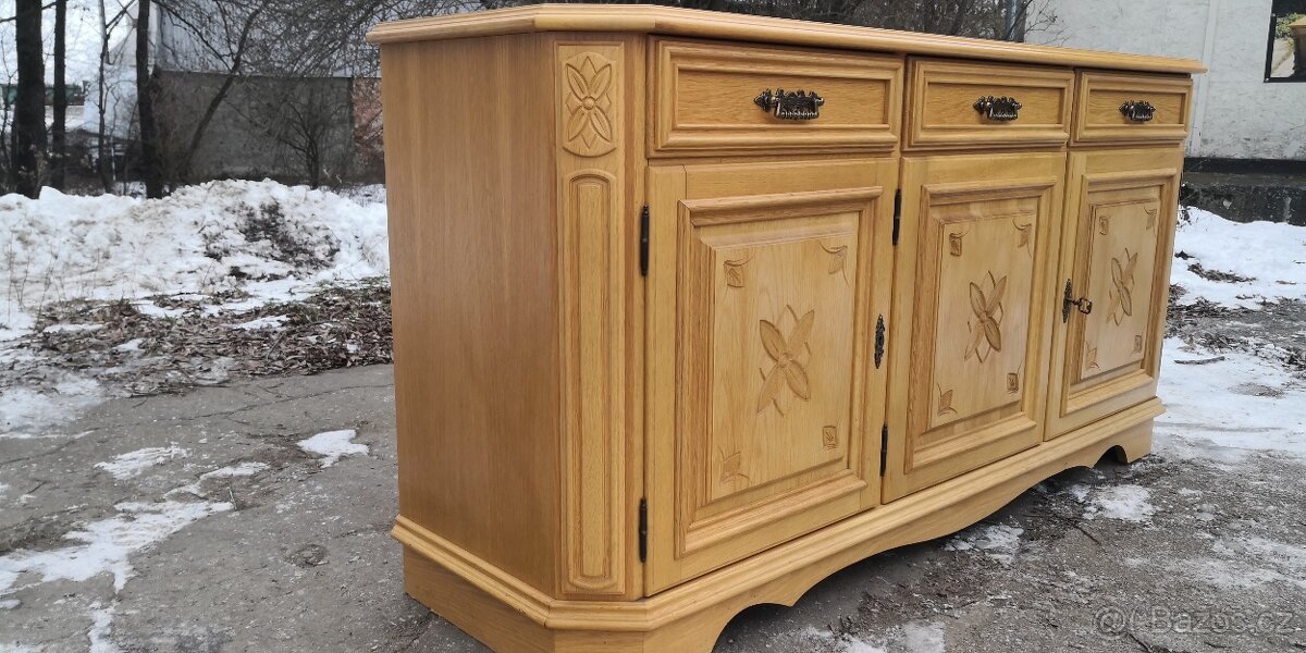 Masivní dubová komoda - 2
