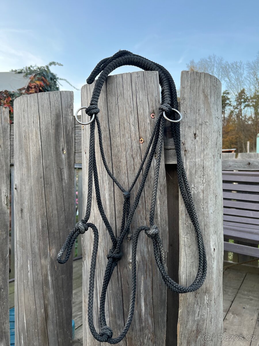 Černá parelka s opletem - 2