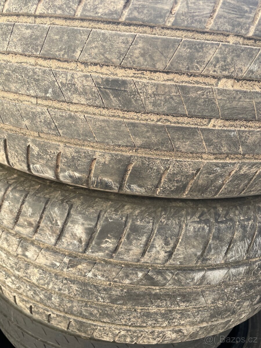 195/60R15 - 2
