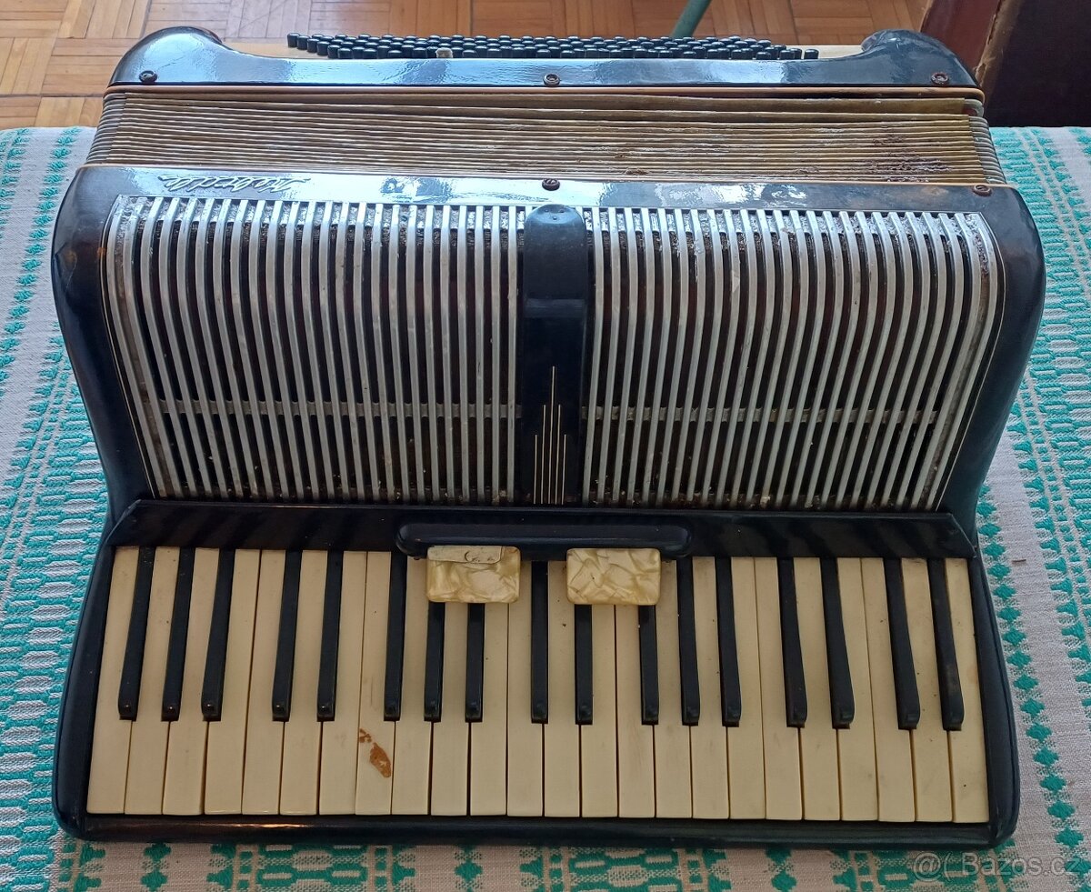 Akordeon, historická harmonika, pianovka Kebrle - 2