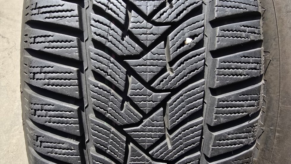Zimní pneu 215/55/16 Dunlop - 2