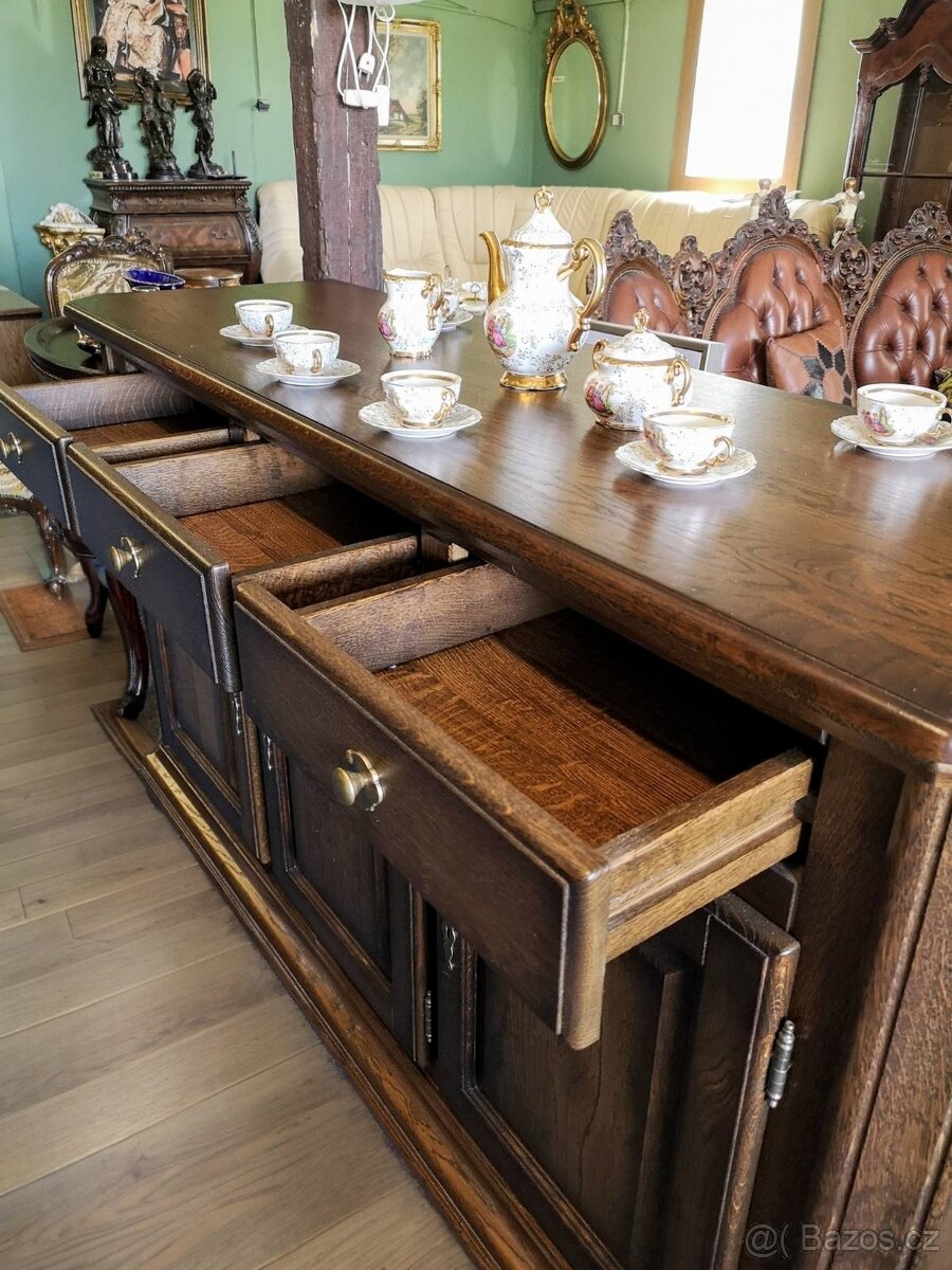 Dubová komoda s policemi a šuplíky. - 2