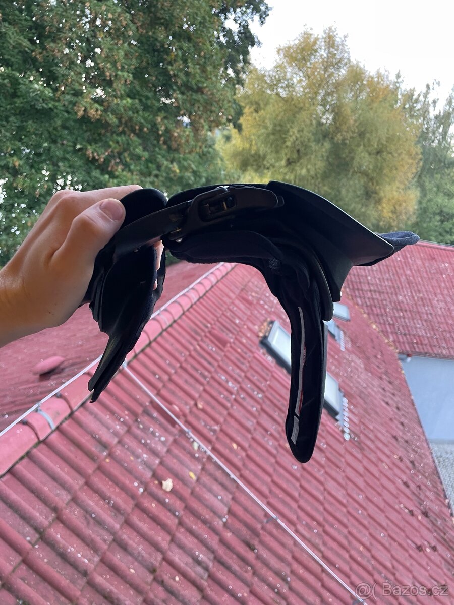 Leatt brace - nákrčák - 2