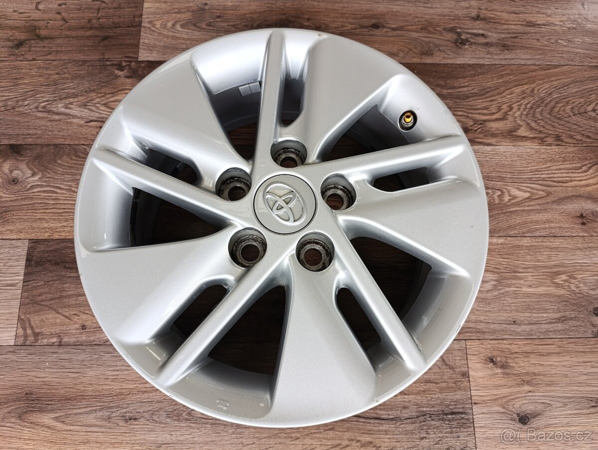 5x114,3 Toyota Auris 6Jx15 ET38 číslo alu HL47293 alu disky - 2