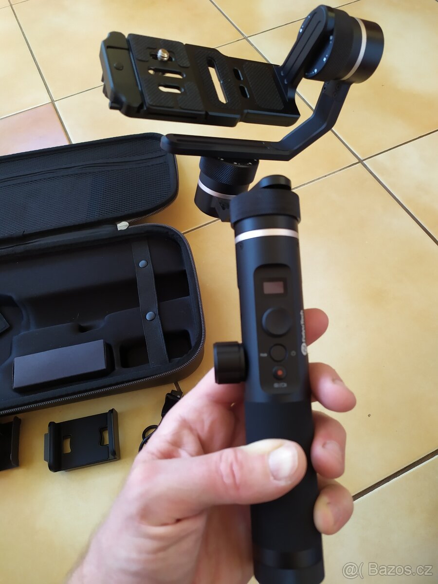 Prodám 3-osý stabilizátor kamer a mobilů FeiyuTech G6 Plus. - 2