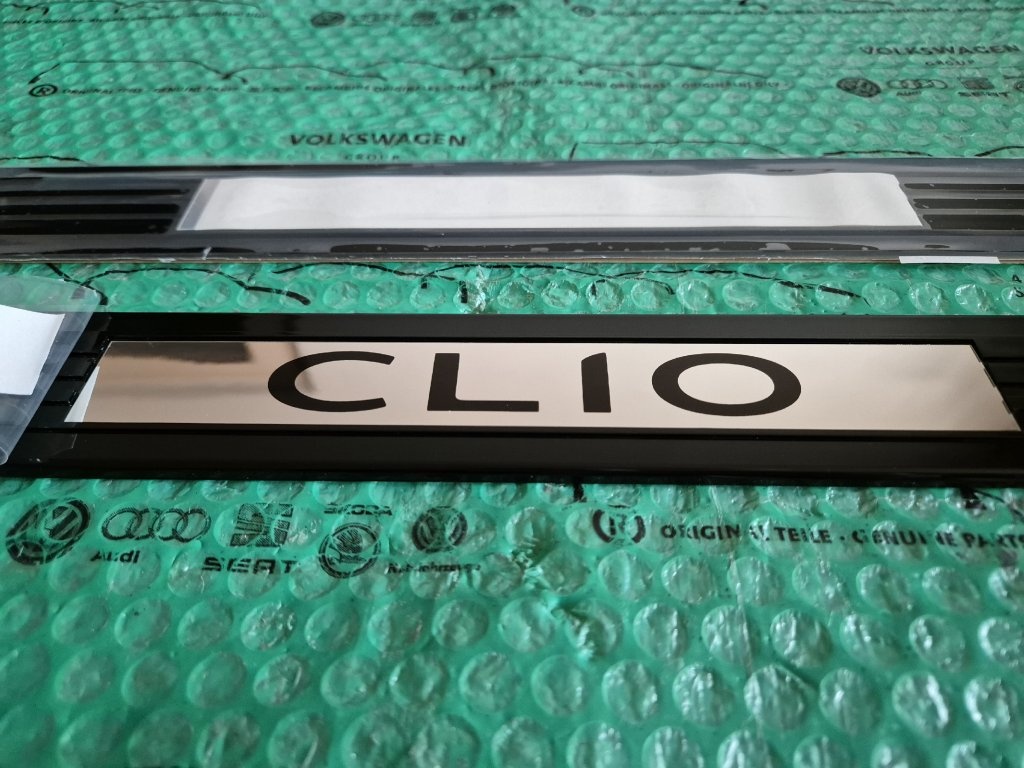 dekorativní ozdobné a ochranné lišty prahu Renault Clio 4 82 - 2