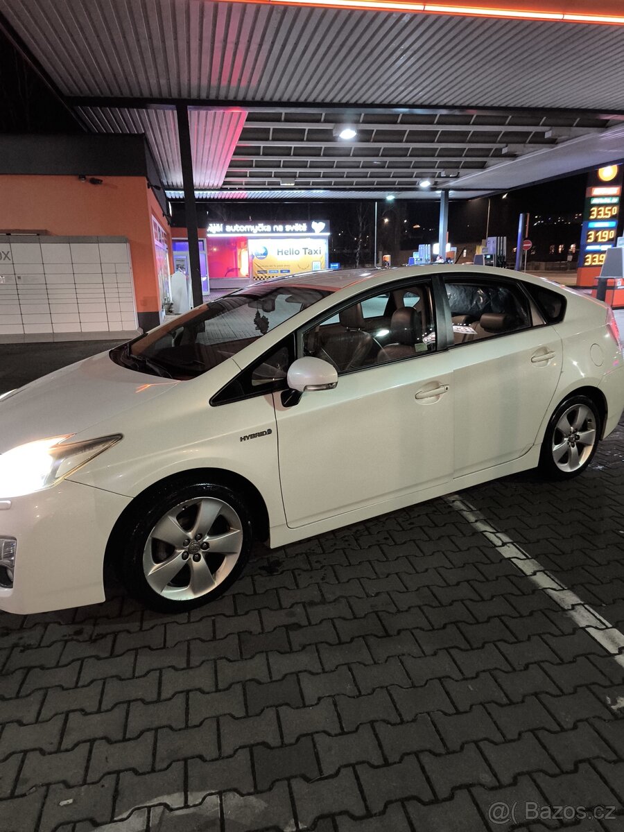 Toyota Prius 3 - 2