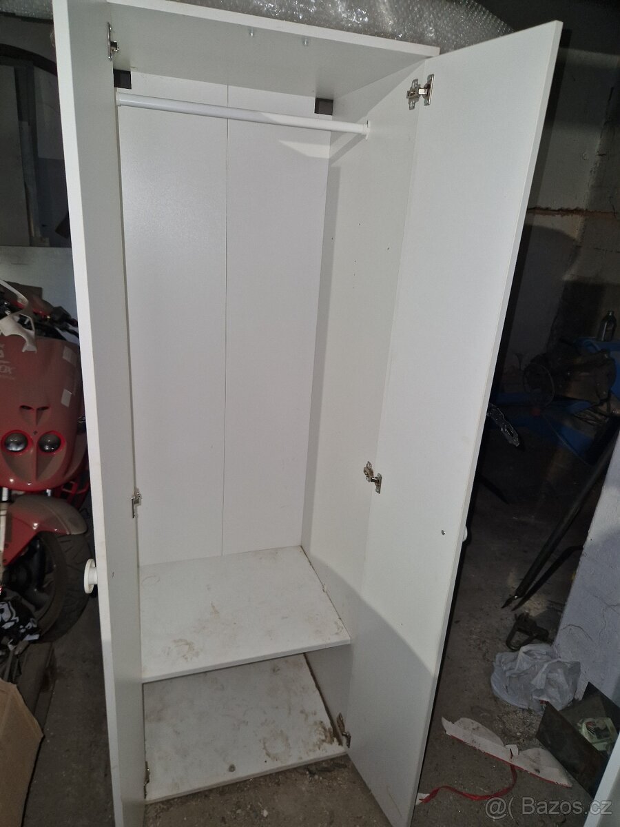 Šatní skříňka - 2