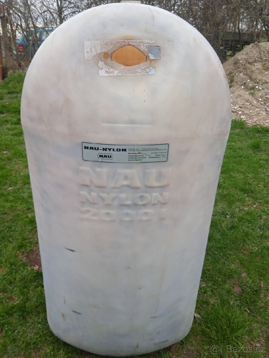 Nádrž 2000l od topné nafty - 2