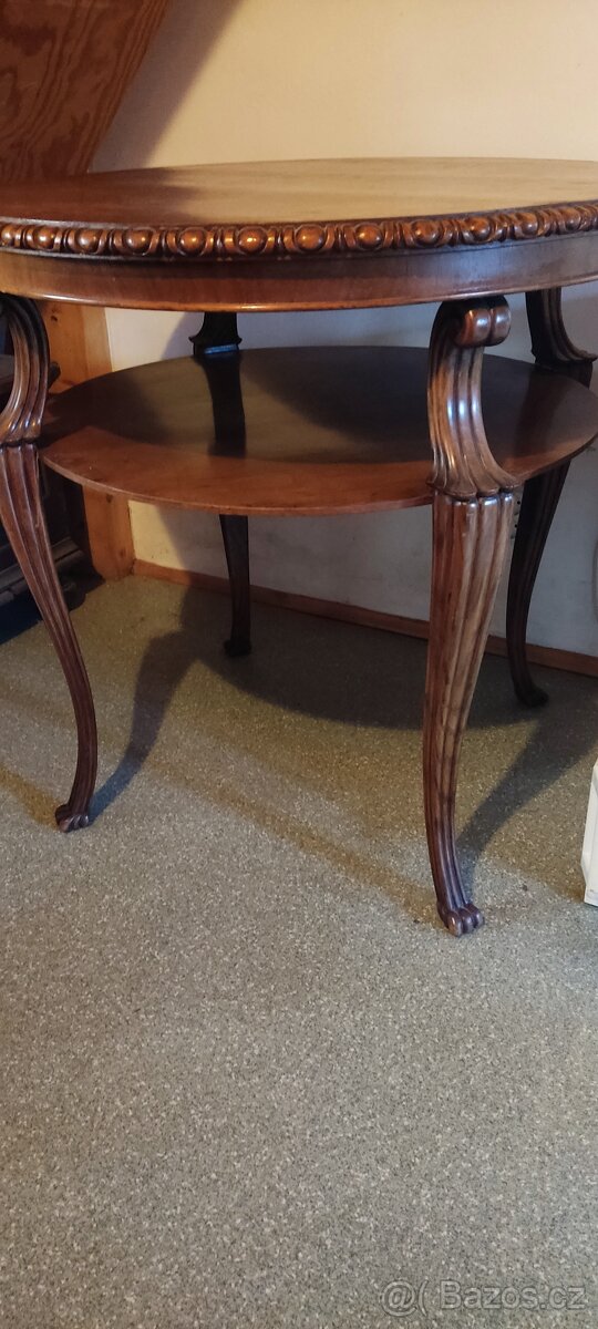 Krásný starožitný stůl - 2