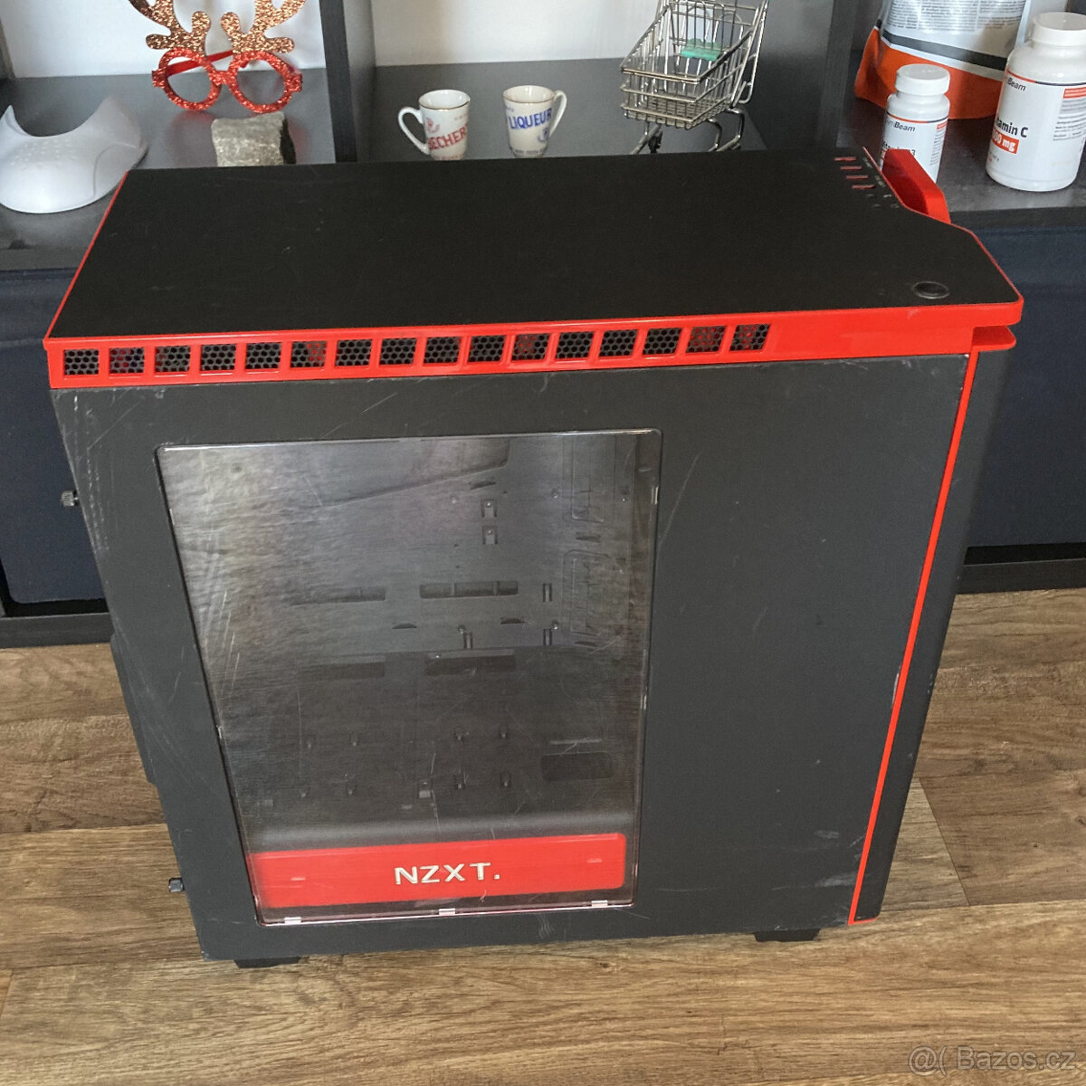 Prostorná PC skříň NZXT H440 (černo-červená) - 2