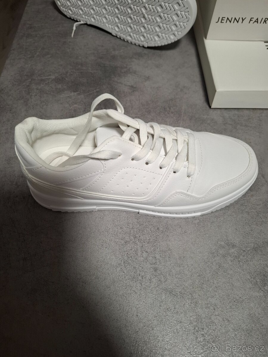 Bile tenisky nove vel.38 - 2