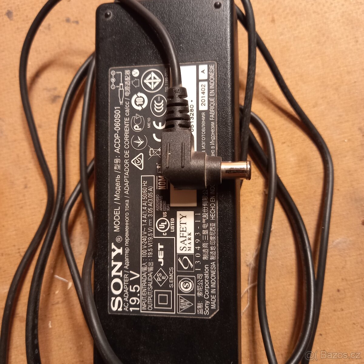 Různé adaptéry pro notebooky - 2