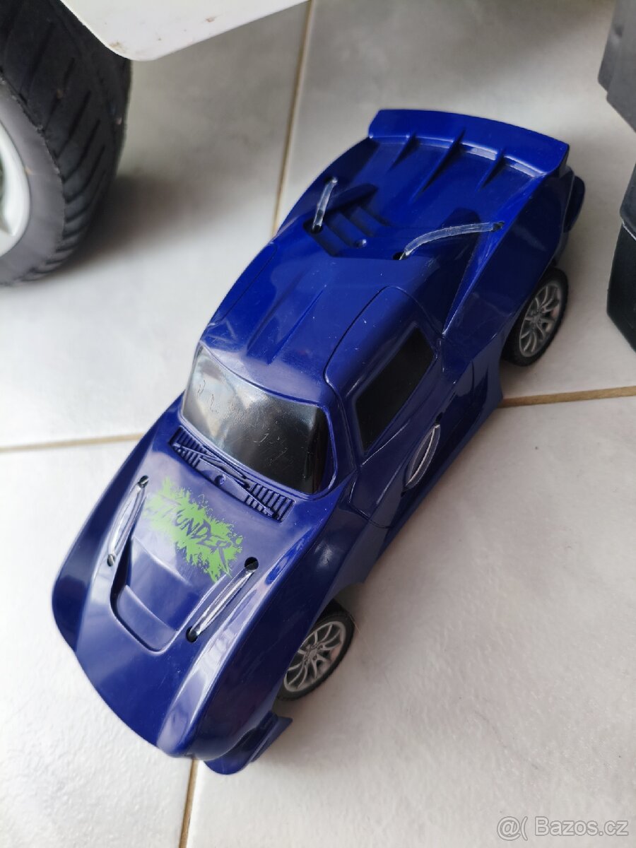 Auto na ovládání. - 2