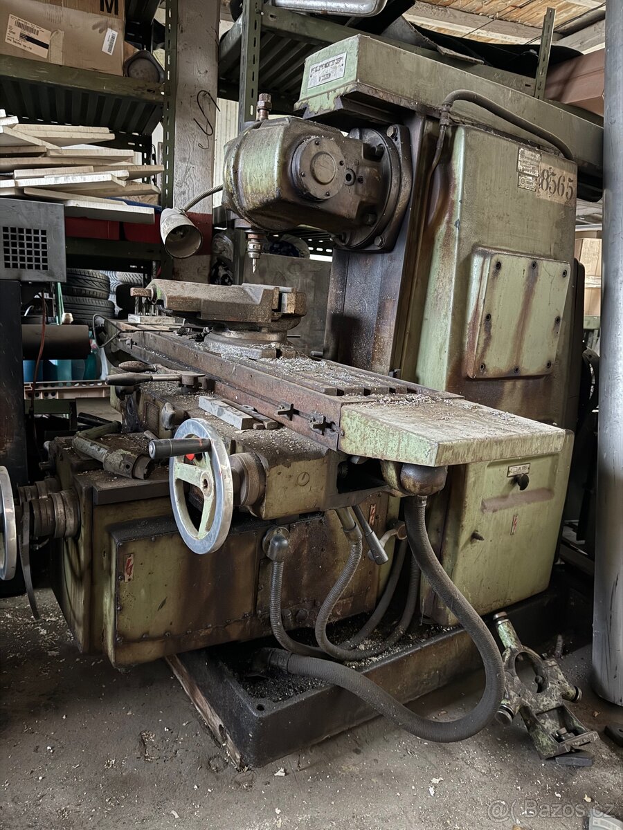 Ruská univerzální frézka 6Р82Г – (SSSR, 1976) - 2