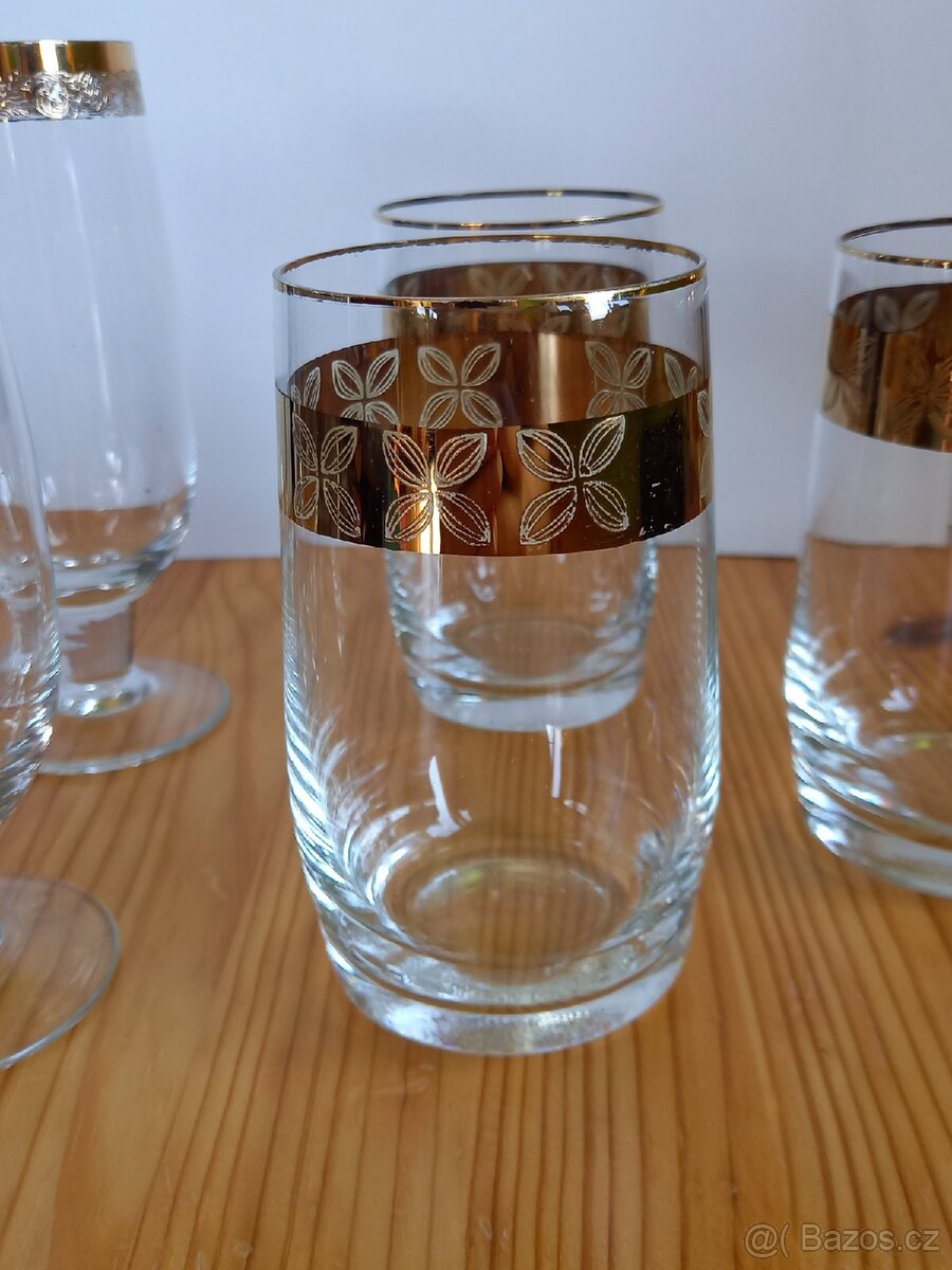 Sklenice se zlaceným hrdlem - 2