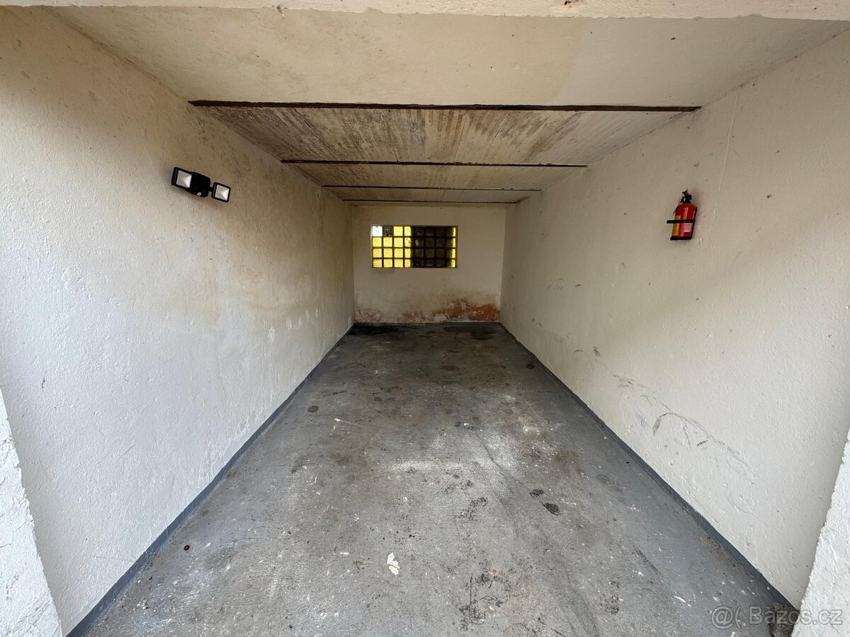 Prodám garáž v ulici Svatopluka Čecha - 2