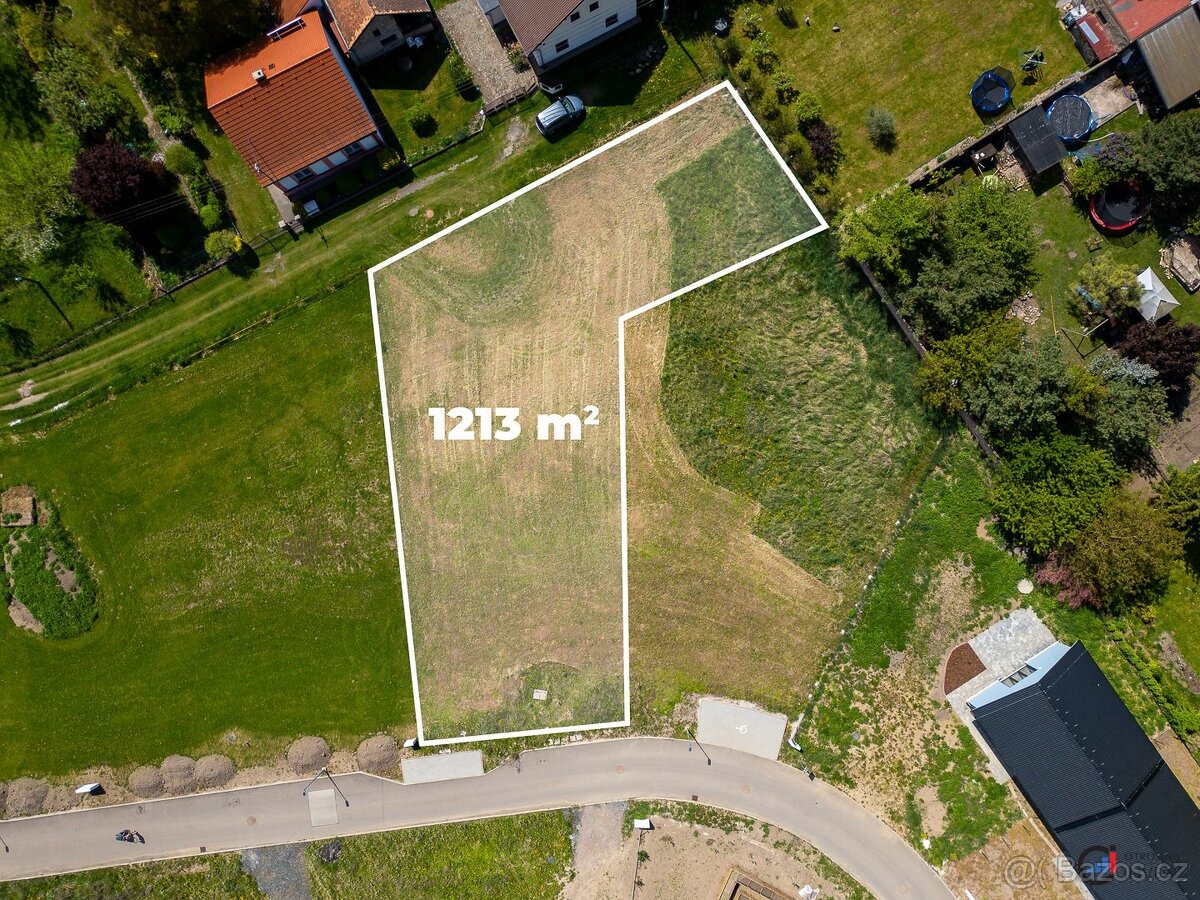Prodej pozemku 1 213 m² - Pardubice, Dubany, ev.č. 00847 – pohled 2