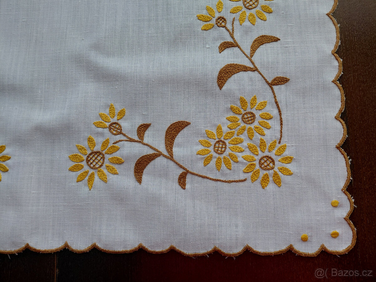 Ručně vyšívaná retro dečka 65x65cm - 2