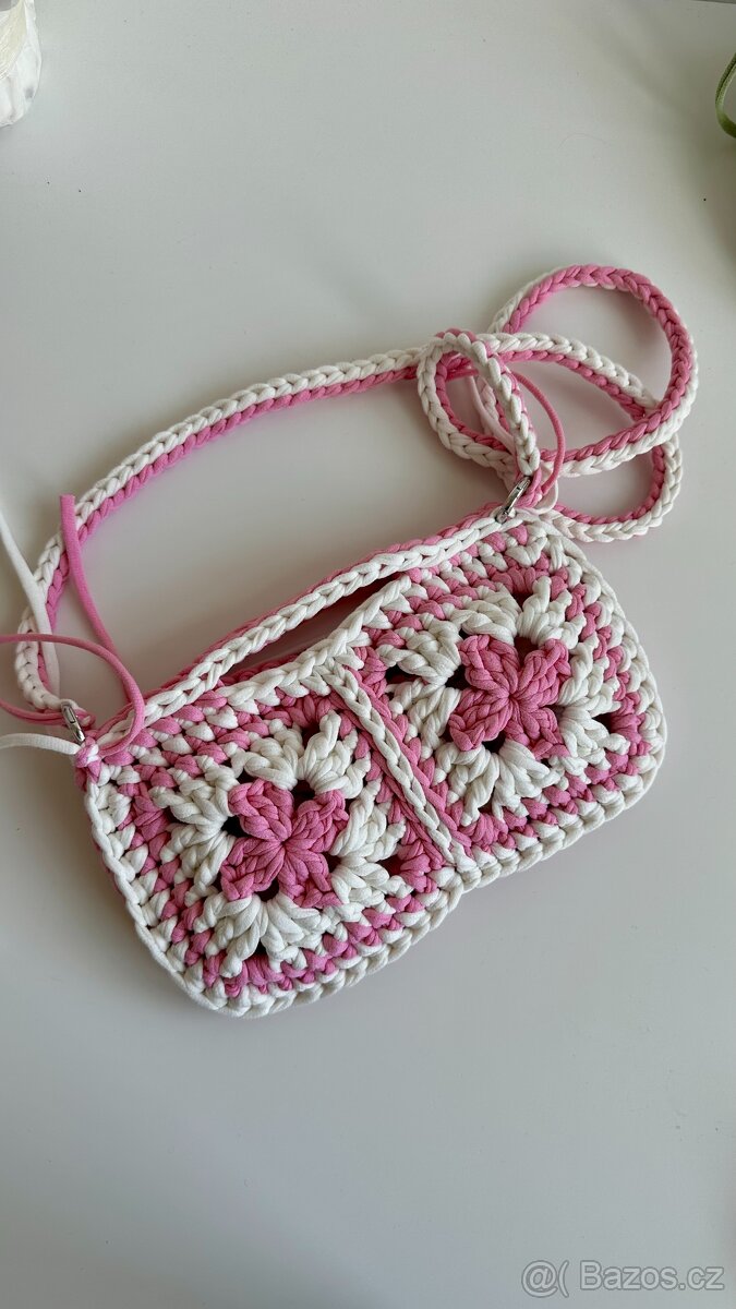 Háčkovaná crossbody kabelka na telefon - 2