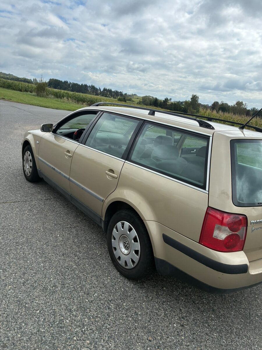 VW Passat 1.6 benzín - 2