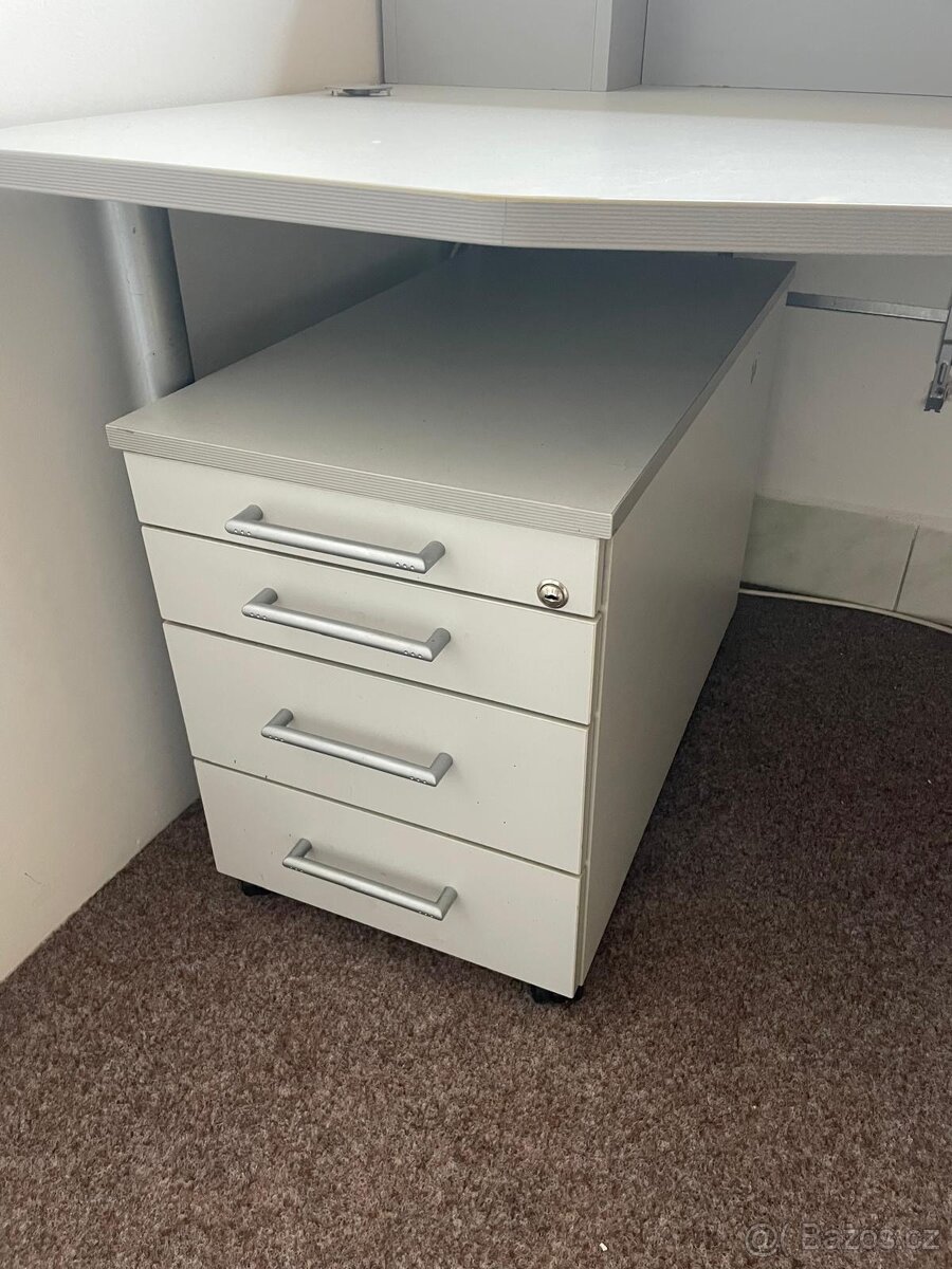 Kancelářské stoly - 2