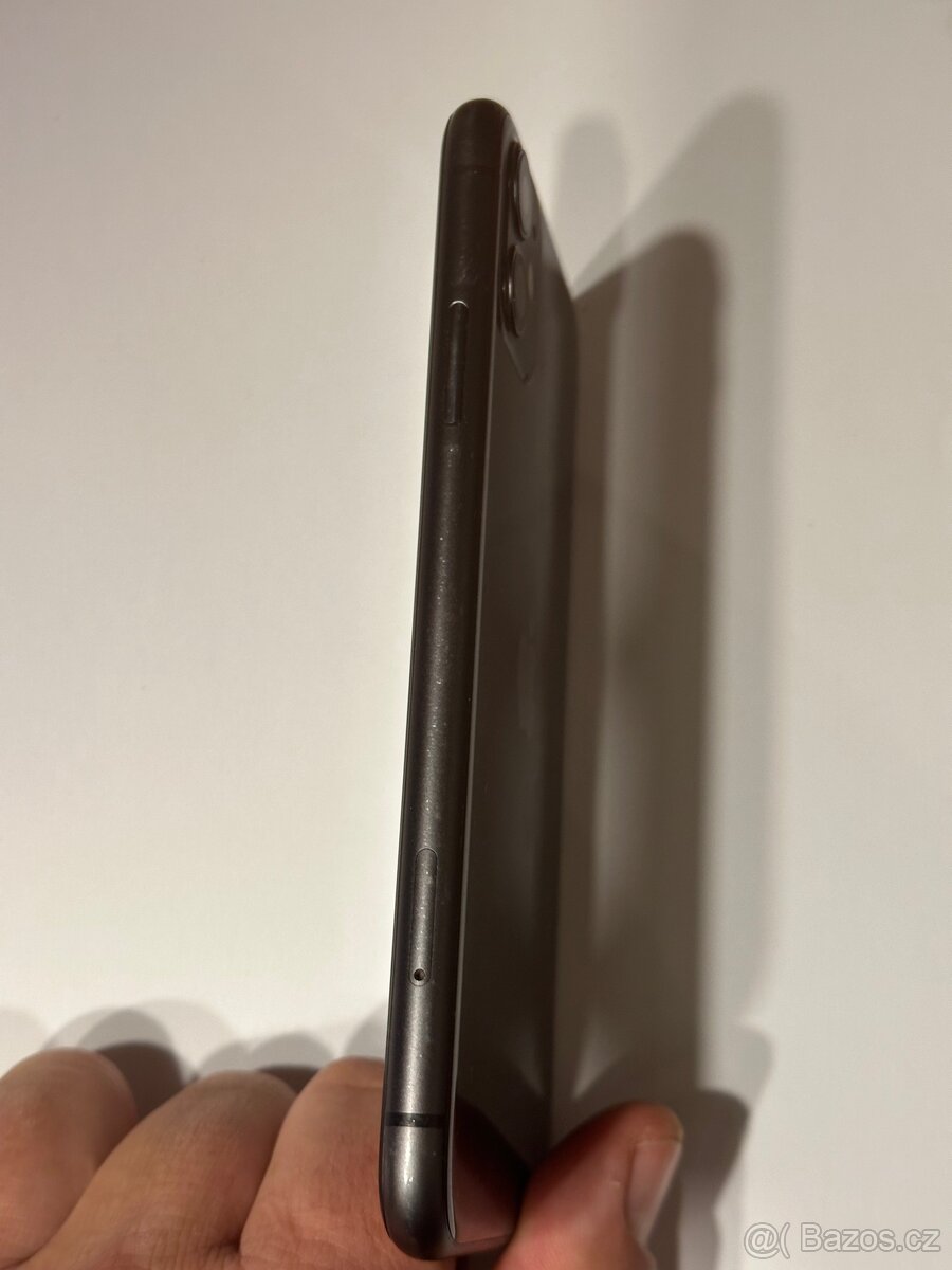 Apple iPhone 11 64GB černá, baterie 100% - 2