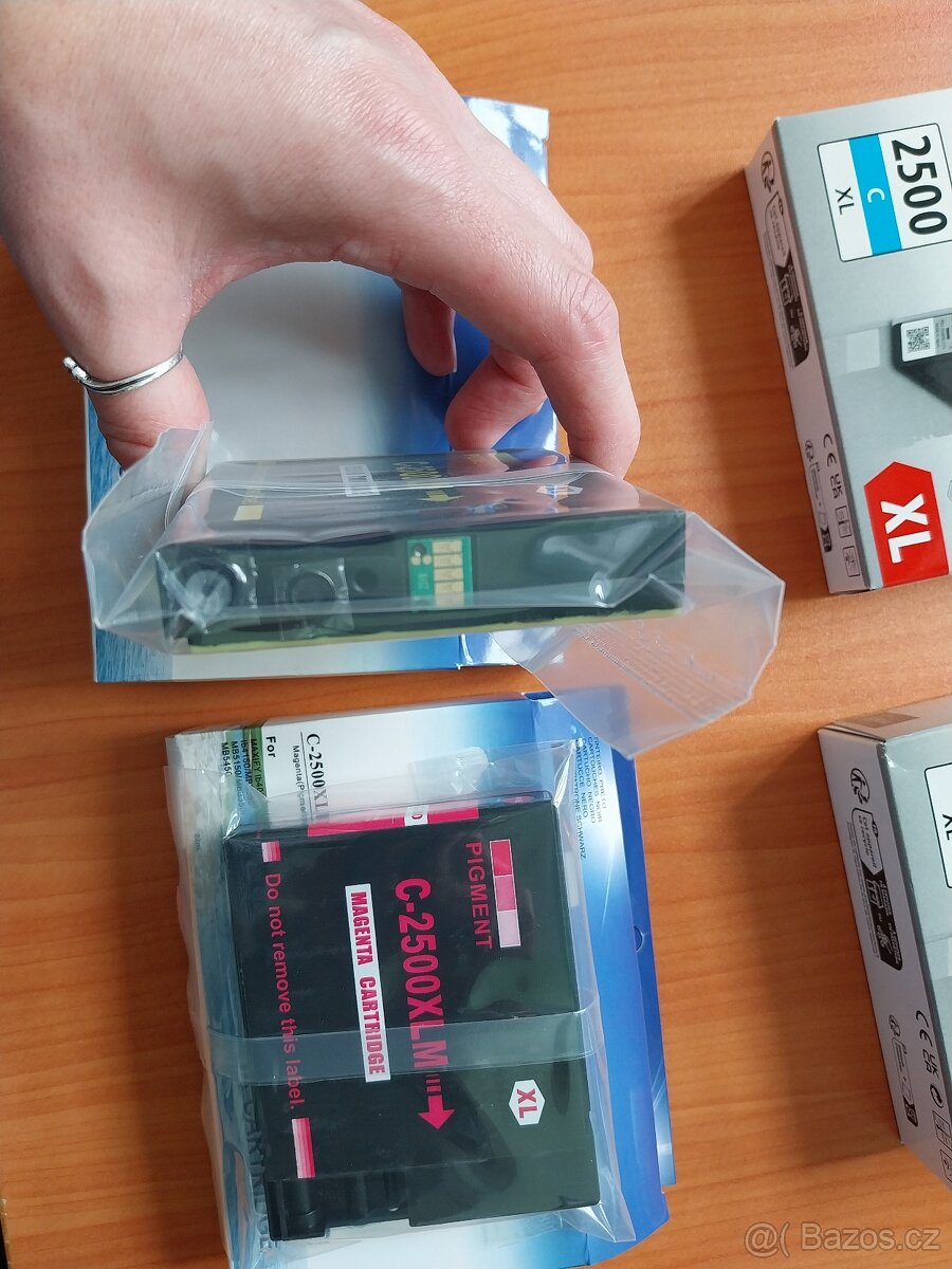 Inkoustová náplň Canon PGI-2500XL BK - 2