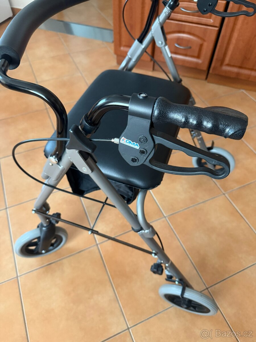 Invalidní chodítko s brzdou a taškou - 2