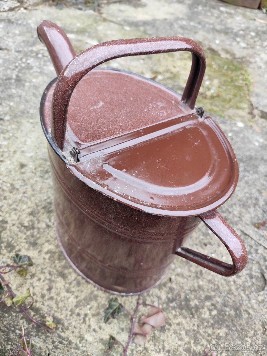 Smaltovaná konev - 2