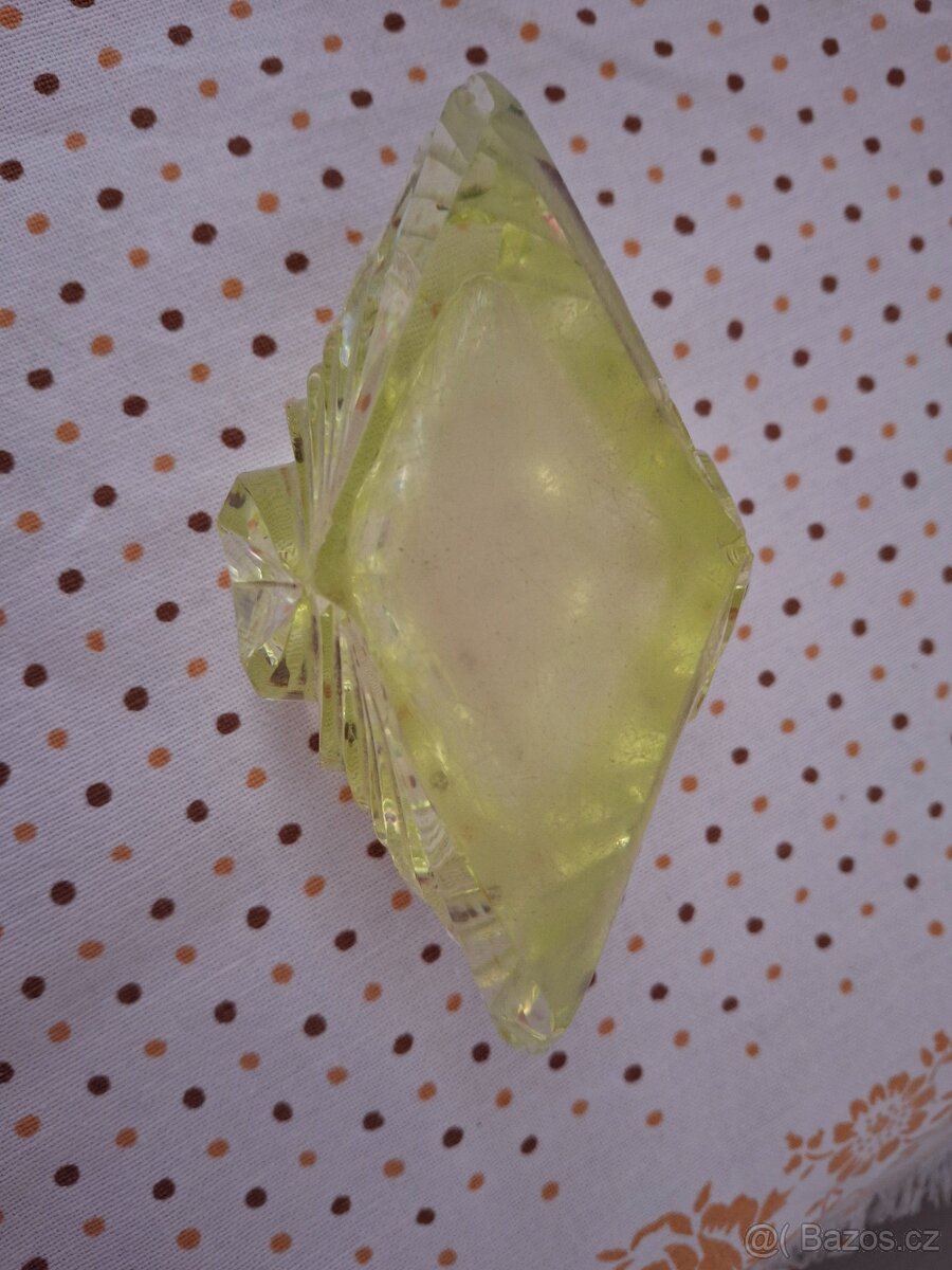 Popelník citrínové sklo. - 2