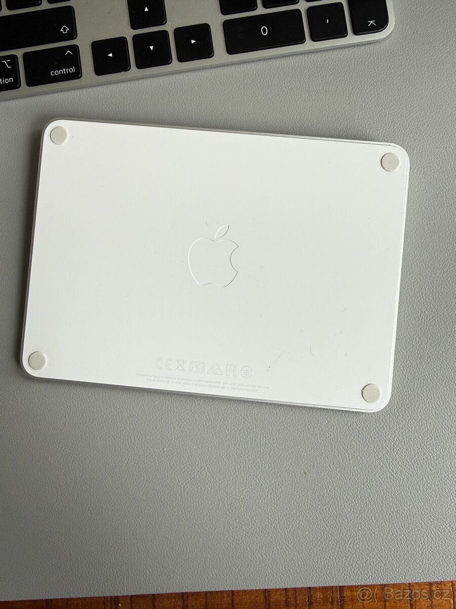 Apple Magic Trackpad (USB-C) bílý - 2