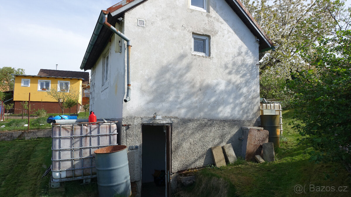 Prodám chatu 45m s pozemkem 368m. Karlovy Vary Doubí. - 2