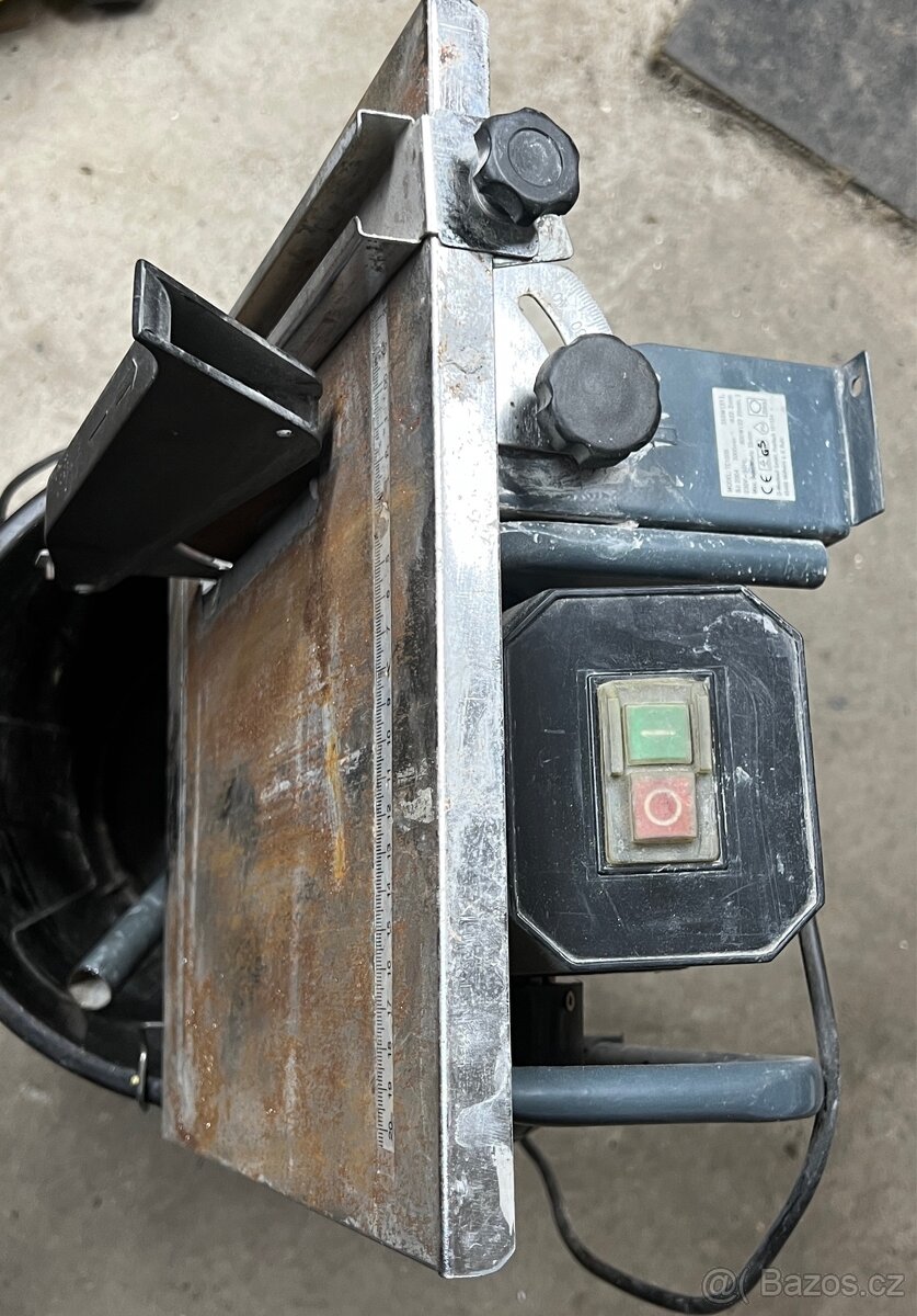 Řezačka na dlažbu/ osobní předání . - 2