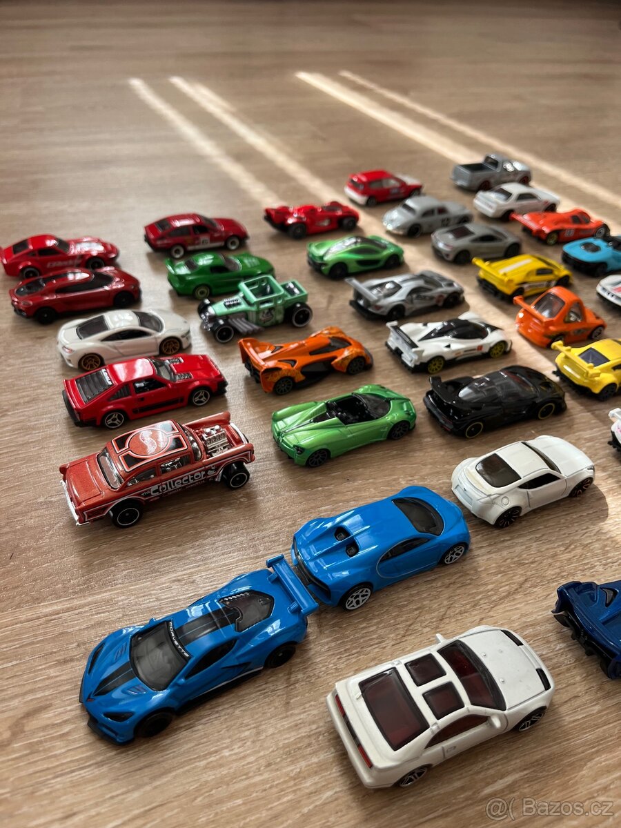 Hot wheels autíčka - 2