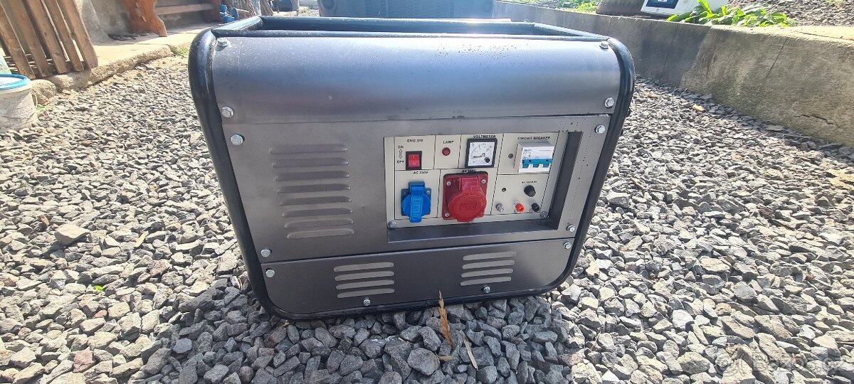 Výkonná elektrocentrála 380 i 220 - 2