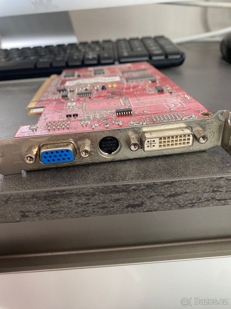 Grafická karta Sapphire ATI Radeon X550 – 256 MB, AGP - 2