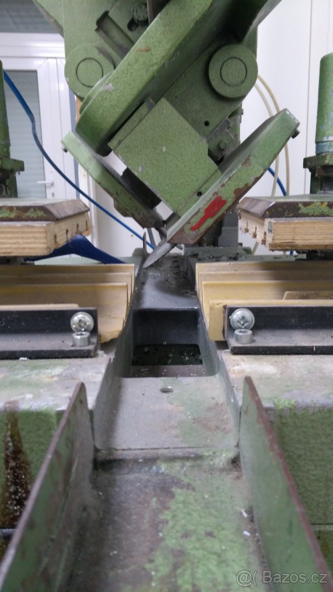 Dvoukotoučová pila - 2