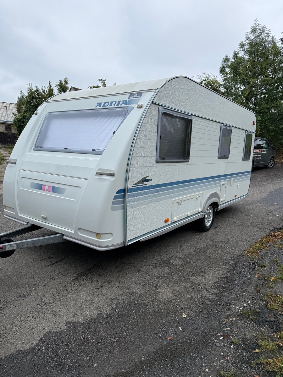 Adria Adora 472LU - předstan - 2