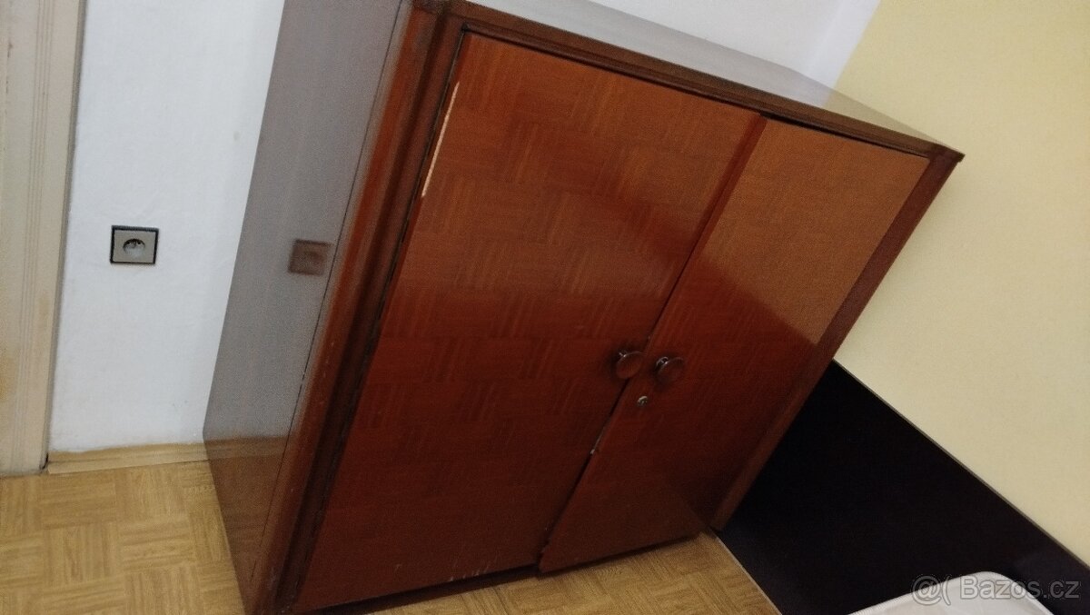 Skříň Halabala - 2